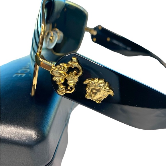 Authentic Versace Unisex Squared Baroque Gold Metal Frame with Grey Lens Sunnies - Picture 10 of 15